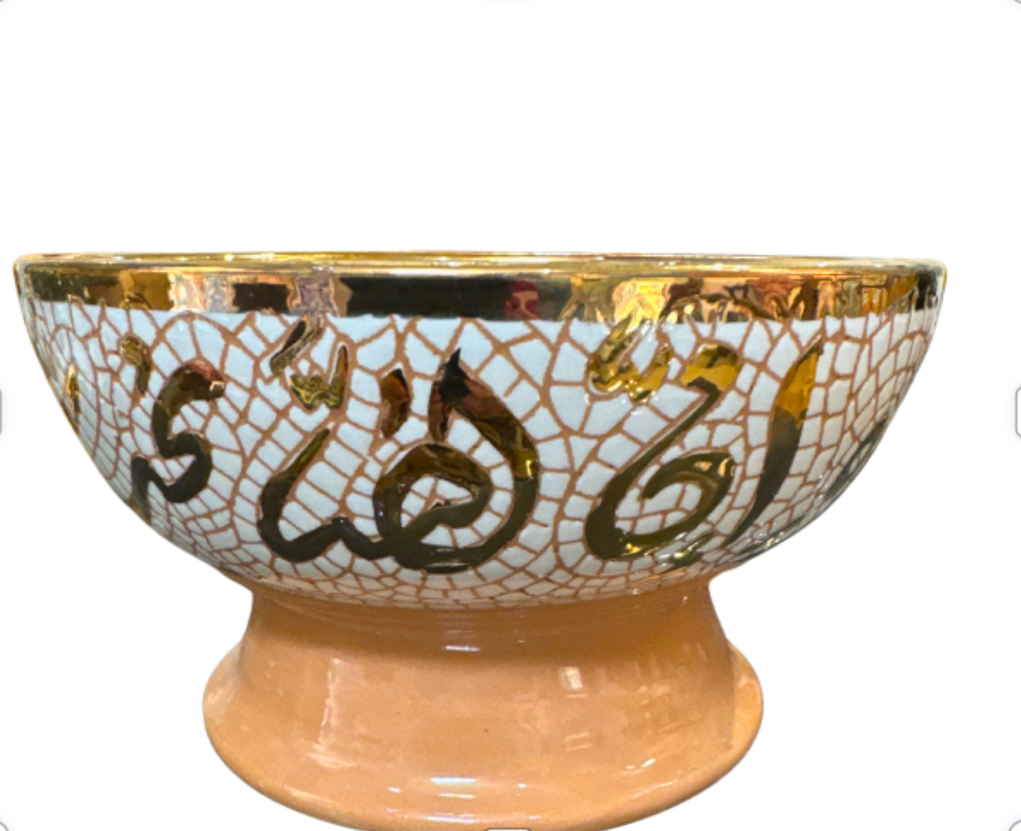 Bowl with Arabic calligraphy 